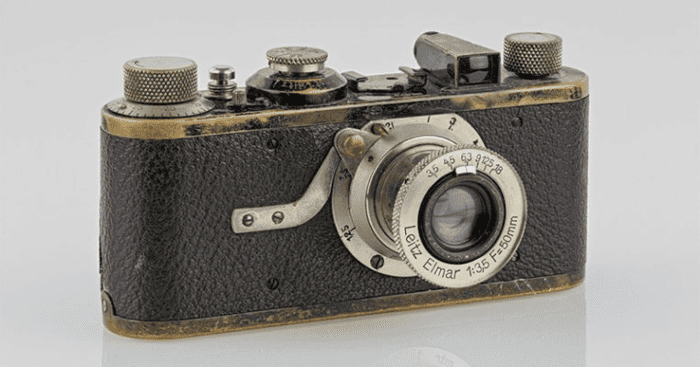 Năm 1925, Leica I chính thức được ra mắt và nhanh chóng tạo nên cuộc cách mạng trong ngành nhiếp ảnh nhờ thiết kế nhỏ gọn