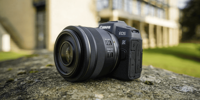 Canon EOS RP được trang bị cảm biến CMOS Full-Frame độ phân giải 26MP