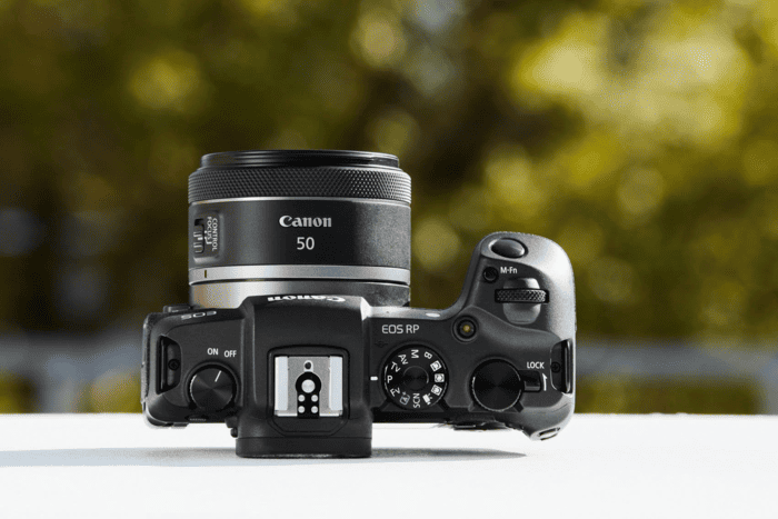 Canon RF 50mm F/1.8 STM là một trong những ống kính được nhiều người dùng Canon EOS R lựa chọn