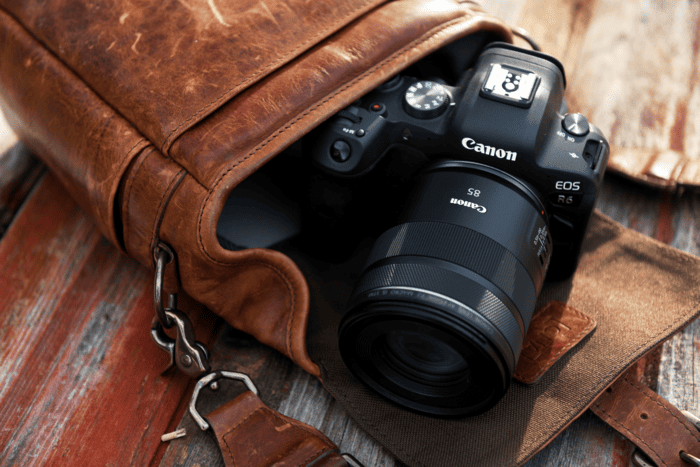 Canon RF 85mm F/2 Macro IS STM sở hữu tiêu cự được nhiều nhiếp ảnh gia chân dung yêu thích