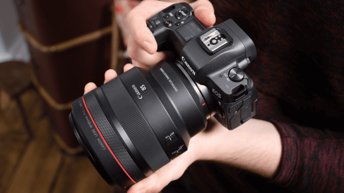 Canon RF 85mm F/1.2L USM được đánh giá là một trong những ống kính chân dung nổi bật nhất của hệ máy Canon EOS R