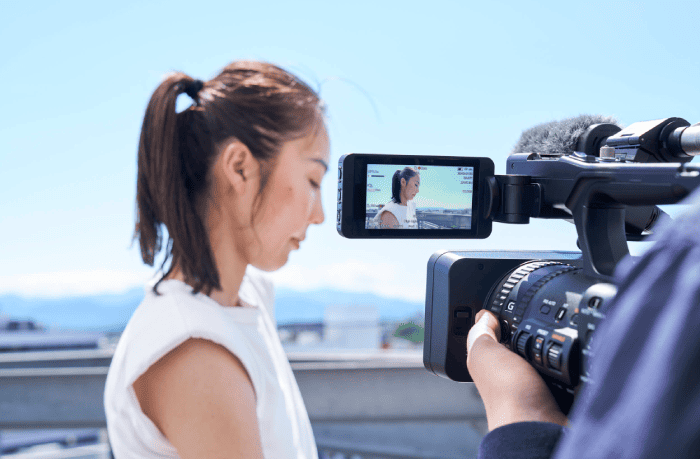 Sony tích hợp trên HXR-NX800 các profile màu quen thuộc như S-Cinetone, S-Log3, HLG và Rec.709