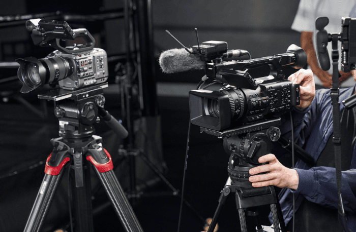 Sony HXR-NX800 sở hữu màn hình cảm ứng xoay lật 3,5 inch có độ phân giải 2,36 triệu điểm ảnh