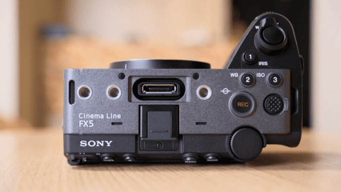 Sony FX5 cho thấy Sony đang muốn đưa nhiều công cụ chuyên nghiệp hơn vào một thân máy Cinema Line nhỏ gọn