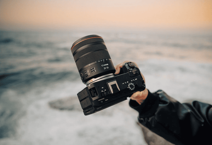 Cùng với Canon EOS R6 V, Canon giới thiệu RF 20-50mm F4 L IS USM PZ