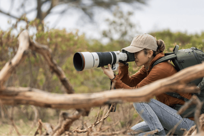 Sony FE 100-400mm F/4.5-5.6 GM OSS mang đặc trưng thiết kế của dòng G Master với kết cấu chắc chắn