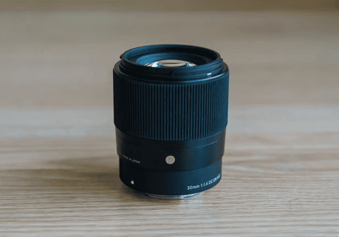 Sigma 30mm F/1.4 DC DN là mẫu lens fix sở hữu tiêu cự 30mm và khẩu độ F/1.4