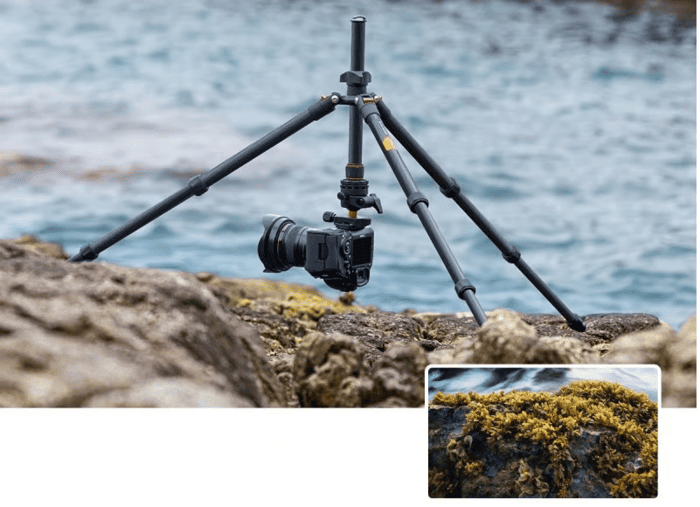 Hệ thống khóa xoay trên các đoạn chân giúp người dùng nhanh chóng mở rộng hoặc thu gọn tripod trong quá trình thiết lập