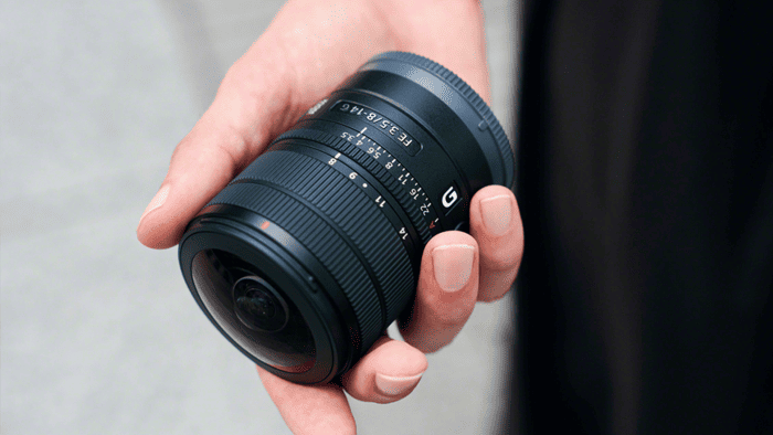 Sony FE 8–14mm F/3.5 G sử dụng hai motor lấy nét tuyến tính