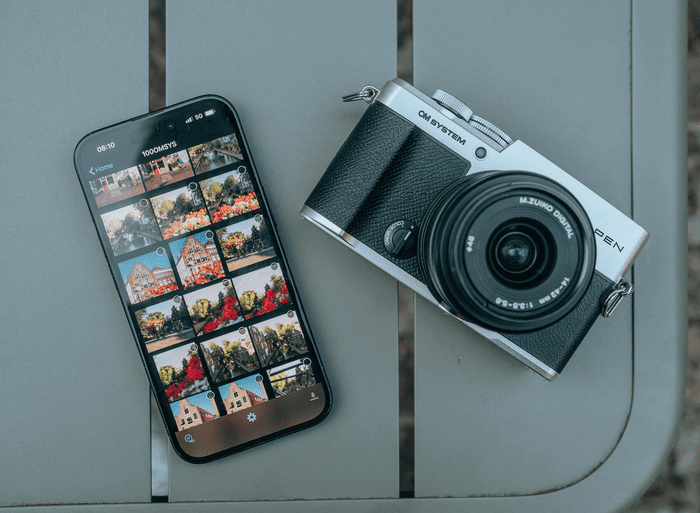 Máy ảnh Olympus OM SYSTEM PEN sở hữu màn hình cảm ứng xoay lật 3.0 inch