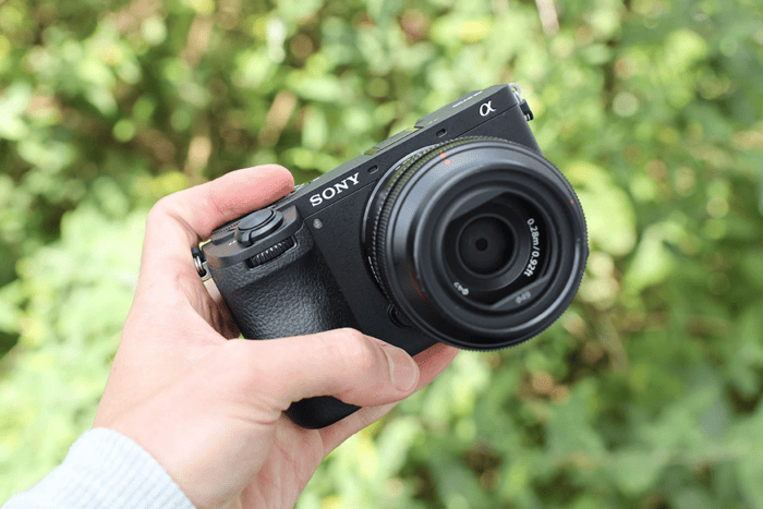 Sony A6400 vẫn là một lựa chọn phù hợp trong nhóm máy ảnh có mức giá dễ tiếp cận nhờ cảm biến APS-C 24.2MP