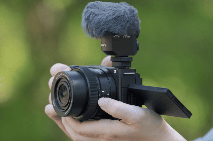 Sony ZV-E10 hướng nhiều hơn đến nhóm người dùng yêu thích quay video, làm vlog và sáng tạo nội dung