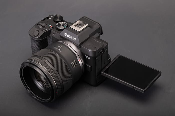 Khác biệt lớn nhất: Canon EOS R8 Mark II đã có IBIS