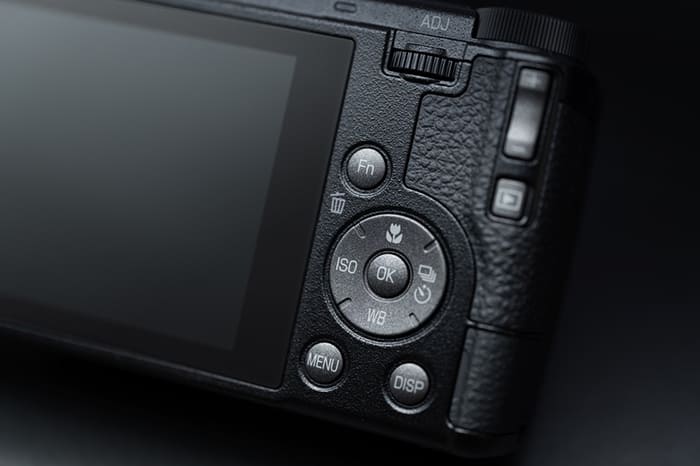 Trái tim của Ricoh GR IV chính là cảm biến APS-C 25.7MP với cấu trúc BSI CMOS