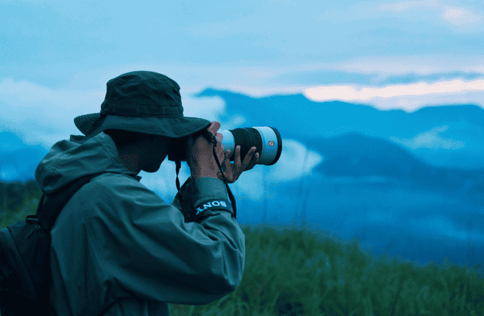 Sony FE 400mm F/4.5 GM OSS kết hợp khẩu độ tối đa f/4.5 với hệ thống chống rung quang học OSS