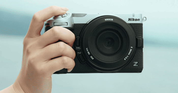 Nikon Z5 IIC có lợi thế rõ ràng khi sử dụng cho Vlog nhờ màn hình 3.2 inch xoay lật hoàn toàn