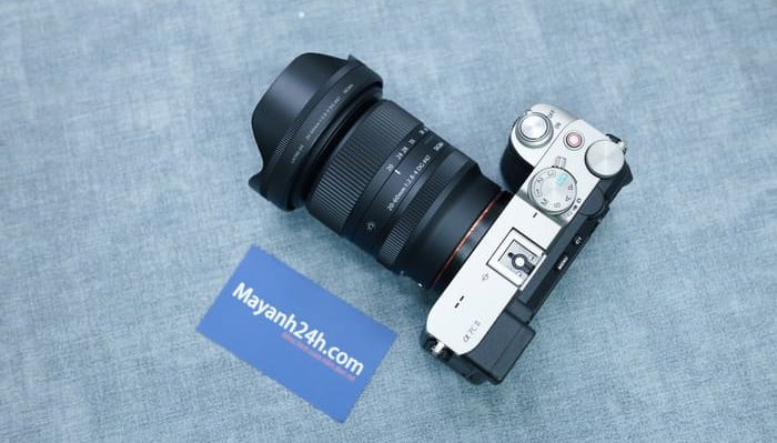 Sigma AF 20-60mm F/2.8-4 DG Contemporary Cho Sony có kích thước 72.2*88mm và trọng lượng 375 Gram