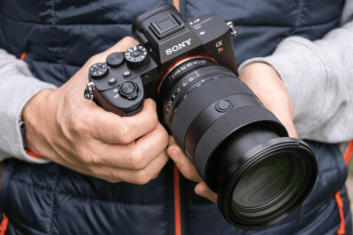 Sony FE 24-70mm F2.8 GM II là ống kính zoom tiêu chuẩn thuộc dòng G Master