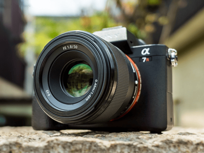 Sony FE 50mm F1.8 là lựa chọn đáng cân nhắc cho người muốn trải nghiệm lens tiêu cự cố định