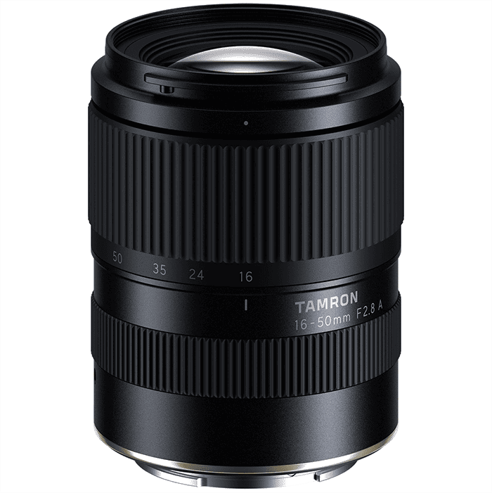 Dù sở hữu khẩu độ F/2.8 không đổi, Tamron 16-50mm F/2.8 vẫn duy trì thiết kế nhỏ gọn với chiều dài chỉ 79.6mm