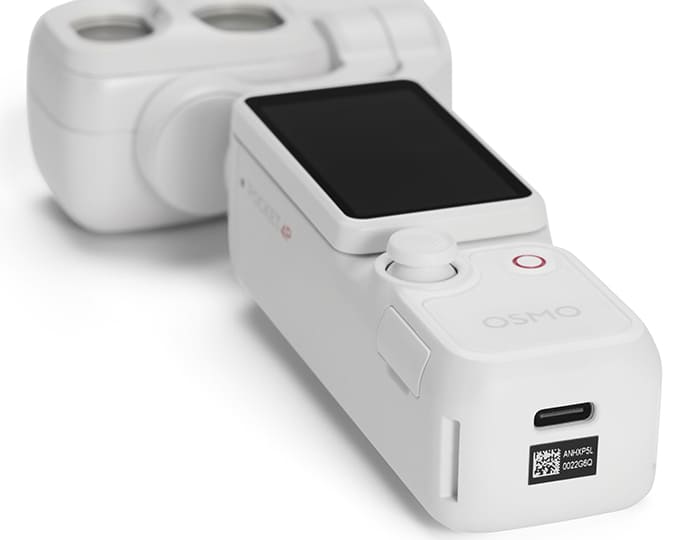 Với trọng lượng chỉ khoảng 230 gram, DJI Osmo Pocket 4P dễ dàng nằm gọn trong túi áo hoặc balo