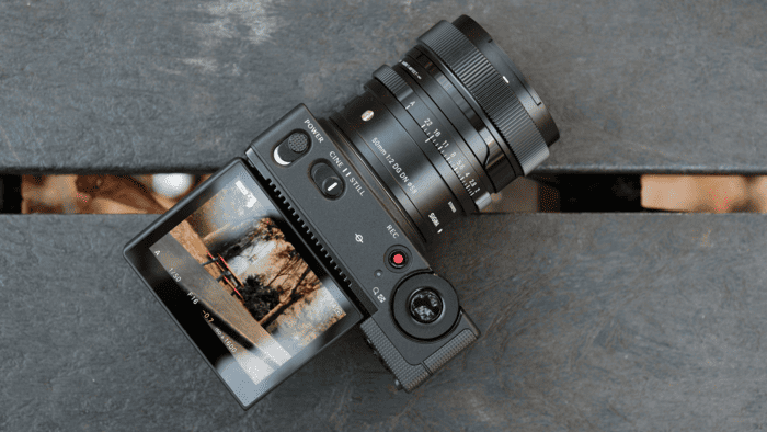 Sigma FP2 có thiết kế nhỏ gọn, phù hợp với người dùng cần mang máy theo trong quá trình chụp ảnh và quay video