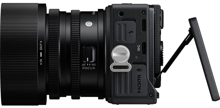 Bên cạnh cảm biến mới, Sigma FP2 sở hữu hệ thống lấy nét tự động kết hợp giữa lấy nét theo pha trên cảm biến và lấy nét tương phản