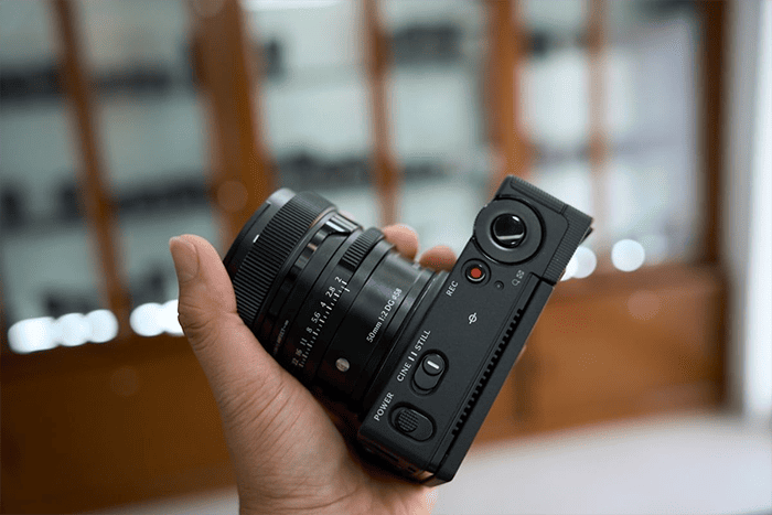 Máy ảnh Sigma FP2 được trang bị cảm biến CMOS Full-Frame 35mm có độ phân giải hiệu dụng khoảng 24.5MP
