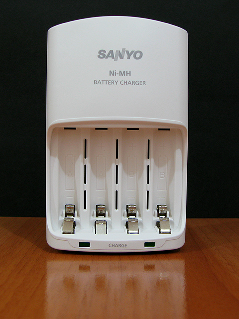 Sạc Sanyo for pin AA/AAA