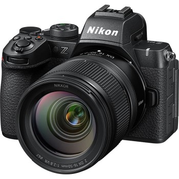 Nikon-DX-16-50mm-F2-8-VR-4